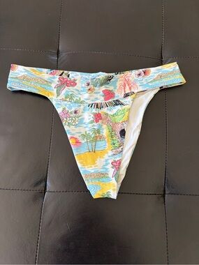 Frankie’s Bikinis Hawaii Print Bikini Bottom